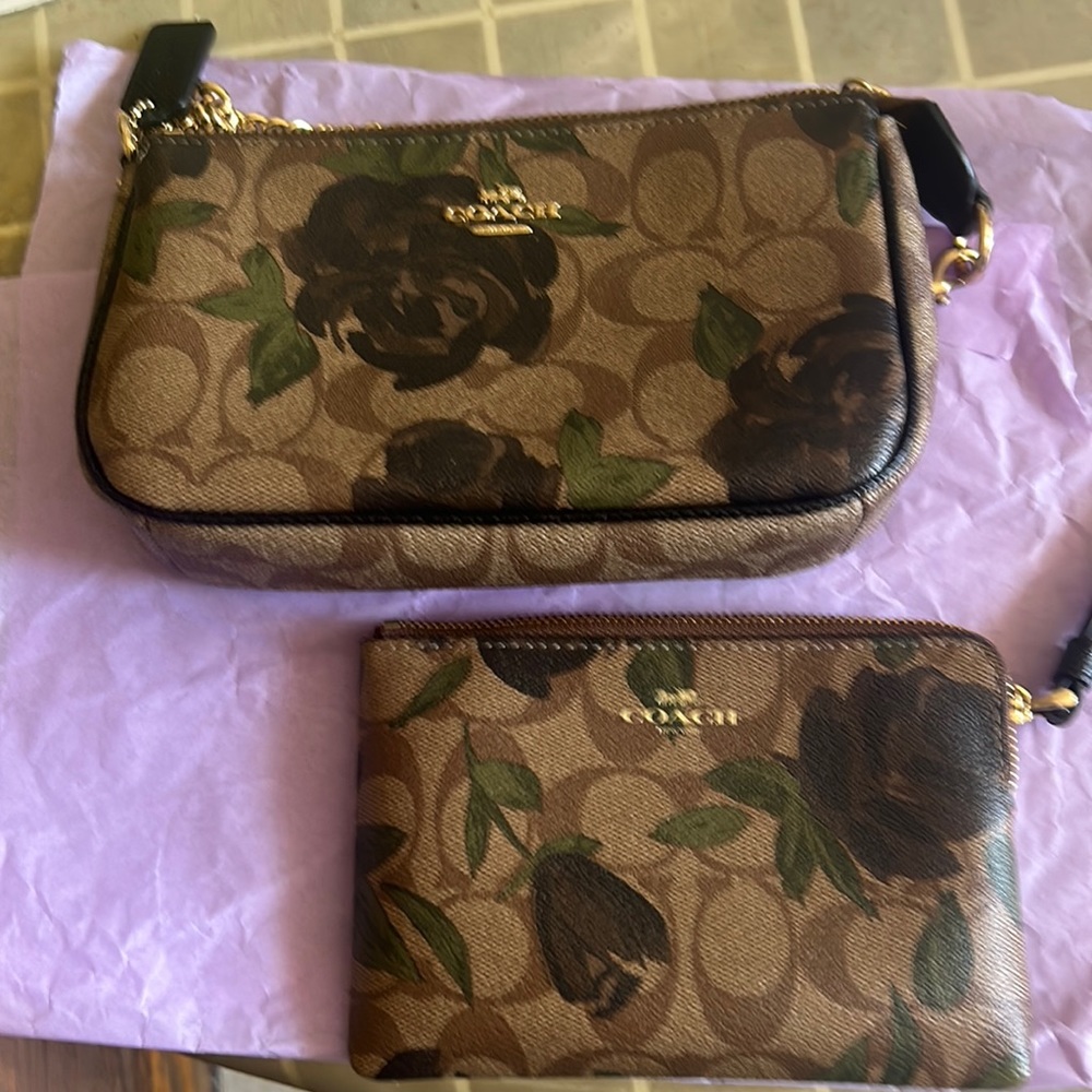 NWOT HOST PICKCoach RARE leather small bag on a chain with COACH wristlet.